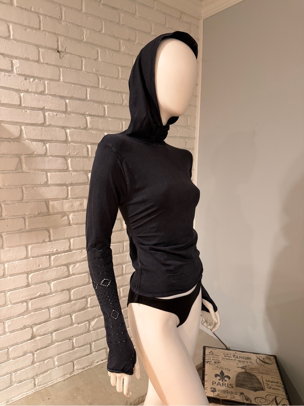 FP Movement Washed Black Hooded Long Sleeve Fitted Performance Thumbholes NWOT - Picture 6 of 16